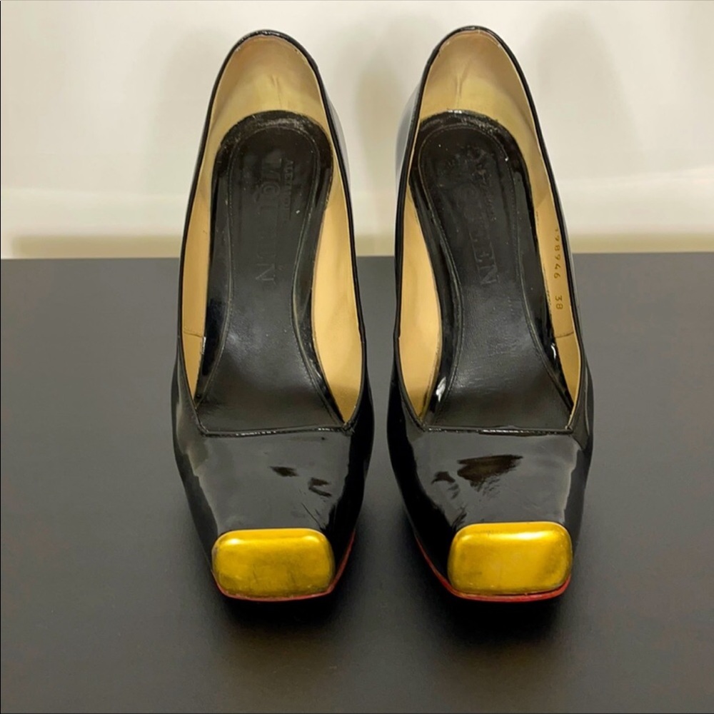 Gorgeous, authentic Alexander McQueen patent heels 38 - Picture 2 of 9
